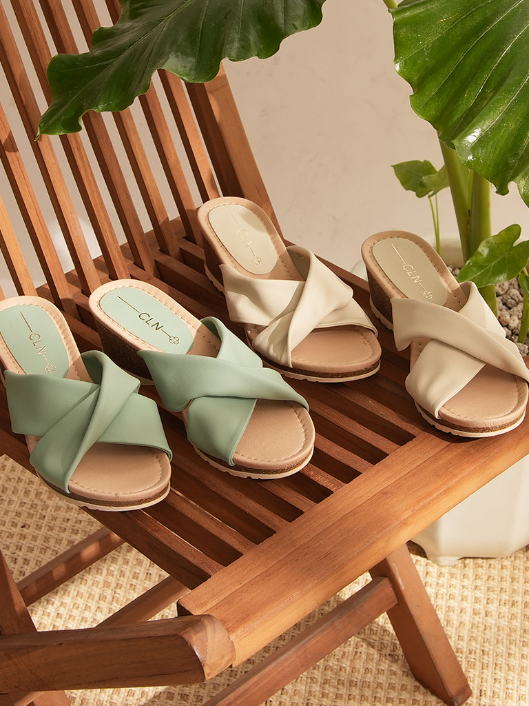 Linnea Wedge Slides