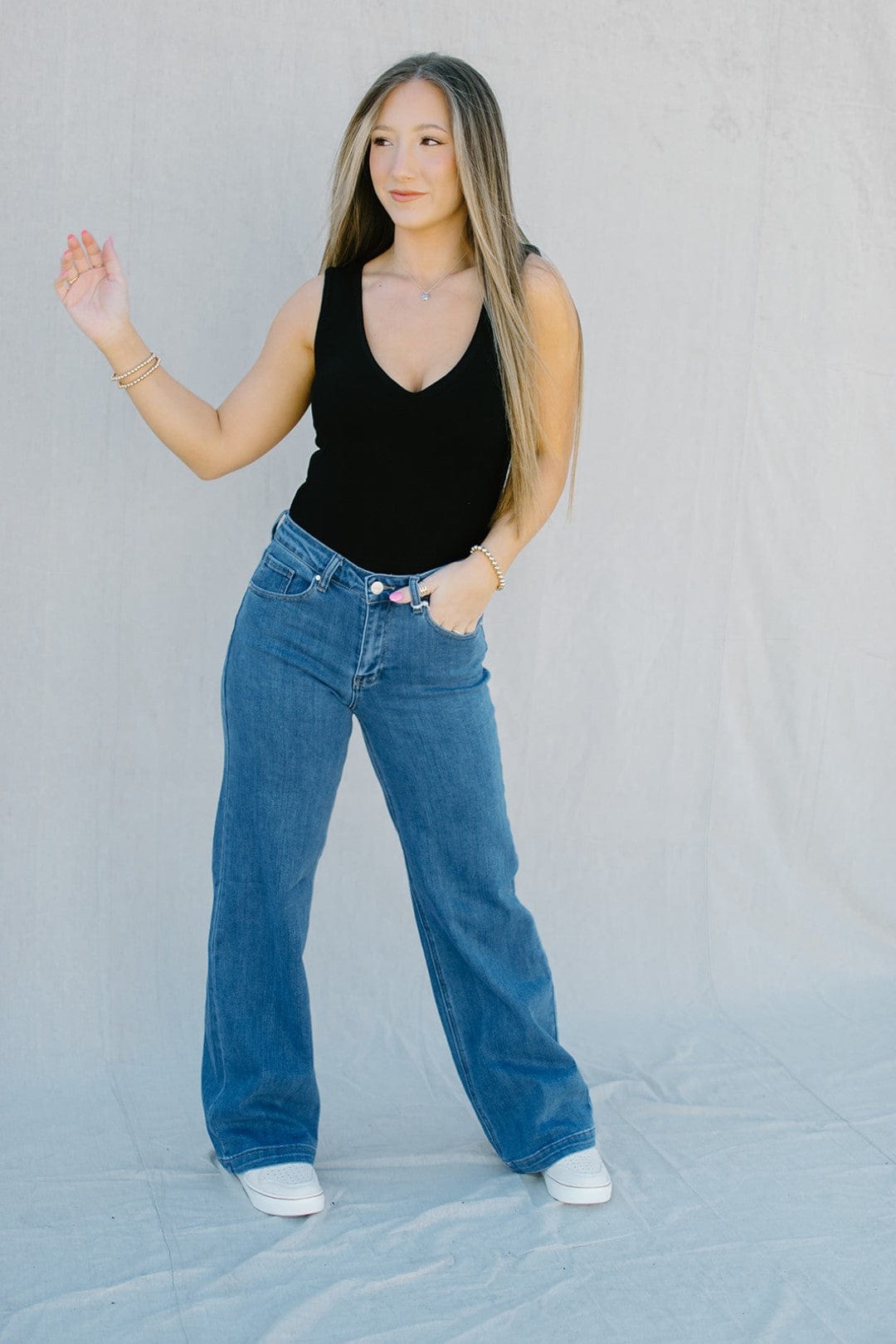 Mid Rise Clean Wide Leg Jeans