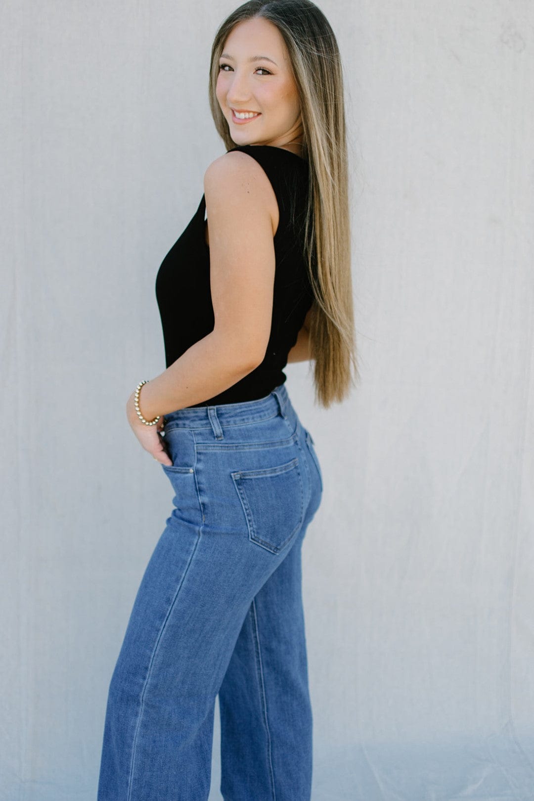 Mid Rise Clean Wide Leg Jeans